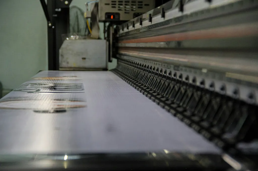unsplash_KAO2-CRZXTE_custom paper printing.webp